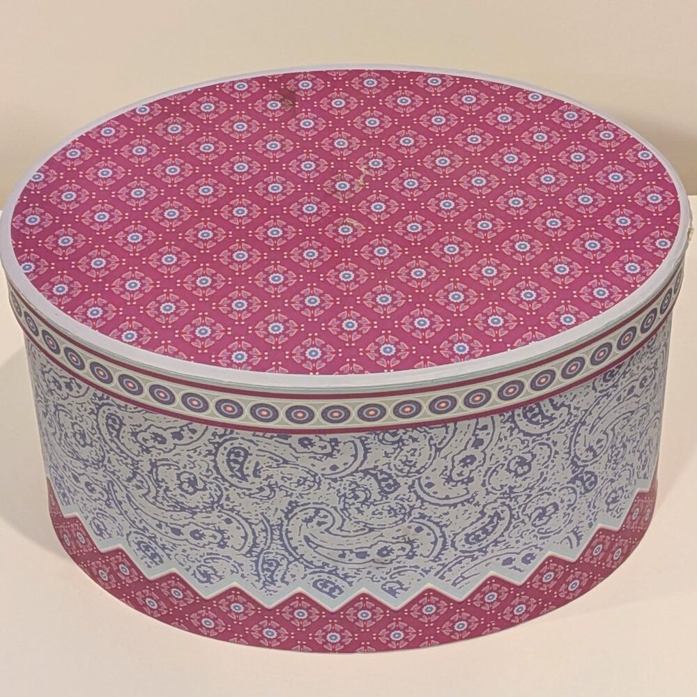 Oval box for storage, gift or hat.
